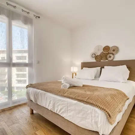 Zenbnb - Rova - 4 Pers - Centre Ville- Wifi Apartment Annemasse