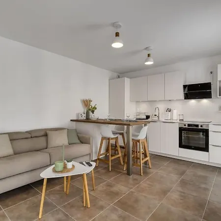 Zenbnb - Rova - 4 Pers - Centre Ville- Wifi Apartment