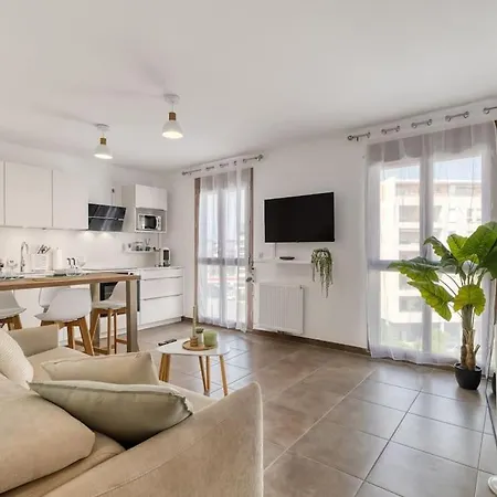 Zenbnb - Rova - 4 Pers - Centre Ville- Wifi Annemasse